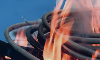 Cavi elettrici fra le fiamme, immagine che rappresenta i nuovi cavi CPR.